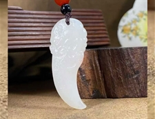 和田玉龙牙挂件白玉挂件把件辟邪招财