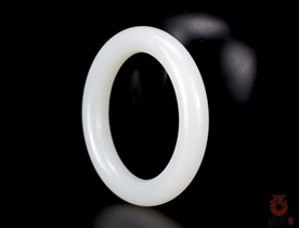 和田玉手镯和田玉羊脂玉手镯内径55mm圆条精巧款